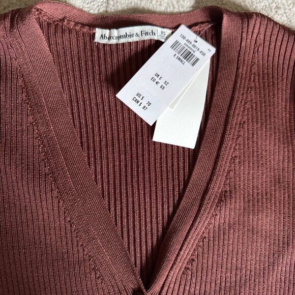 Abercrombie & Fitch Ribbed Button-Up Blouse in Burgundy - Picture 2 of 5